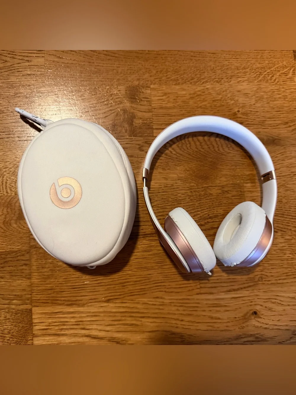 Beats Solo3 Wireless Headphones in Rose Gold - Picture 11 of 16